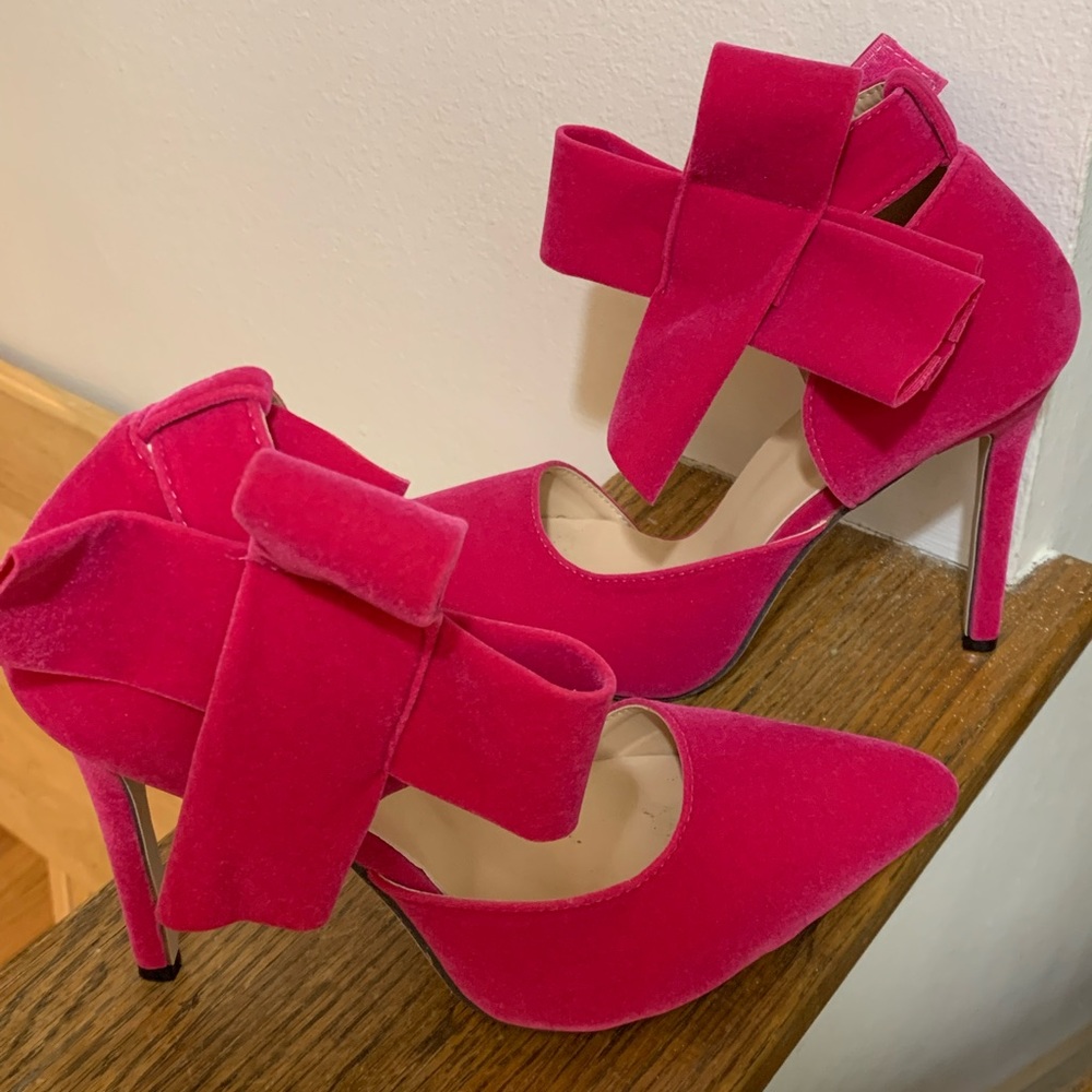 Womens heels with bow